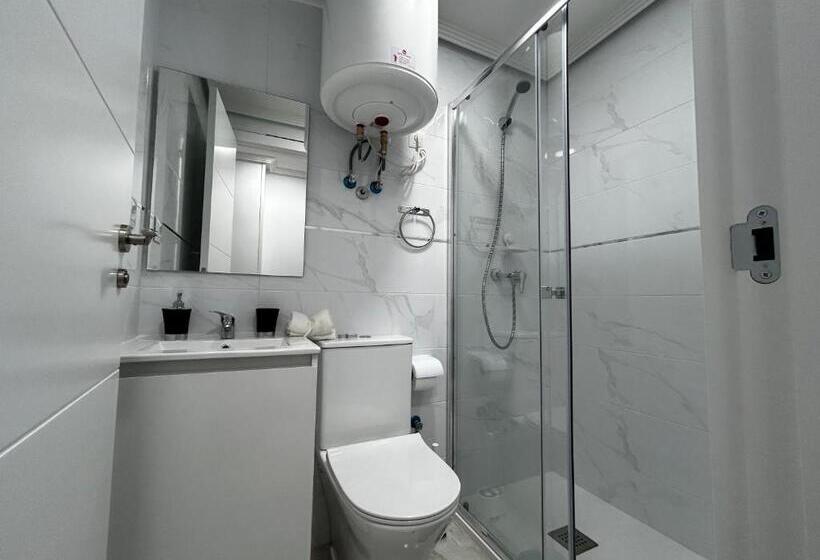 تختخواب و صبحانه Habitaciónes Doble Con Baño Privado En El Centro De Madrid