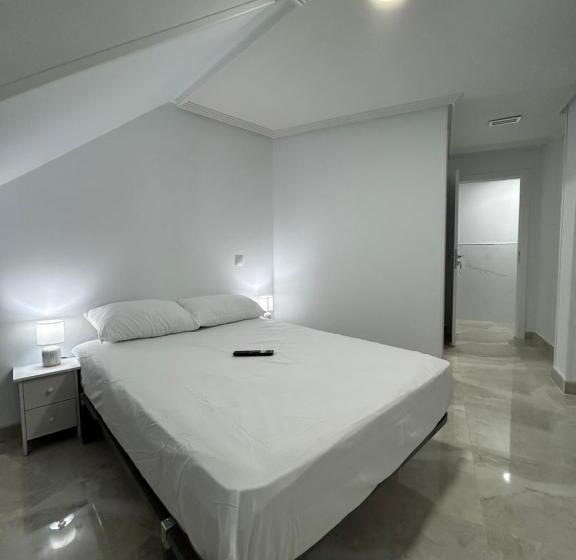 تختخواب و صبحانه Habitaciónes Doble Con Baño Privado En El Centro De Madrid