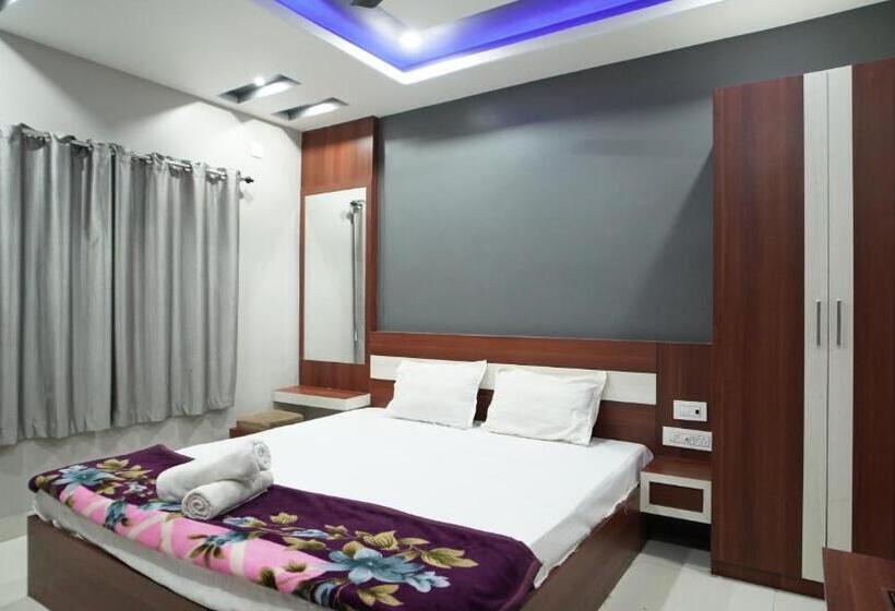 هتل Diya Lodge !! Near Toy Train Park !! New Digha !!