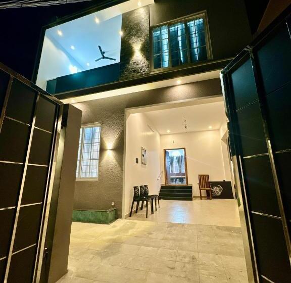 هتل Lavish Homestay