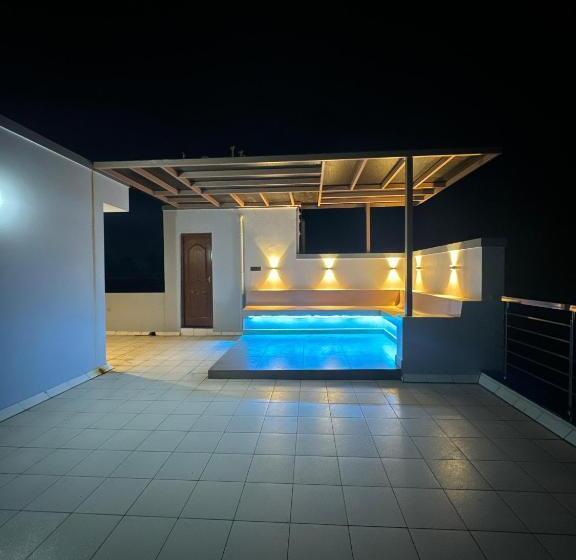 هتل Lavish Homestay