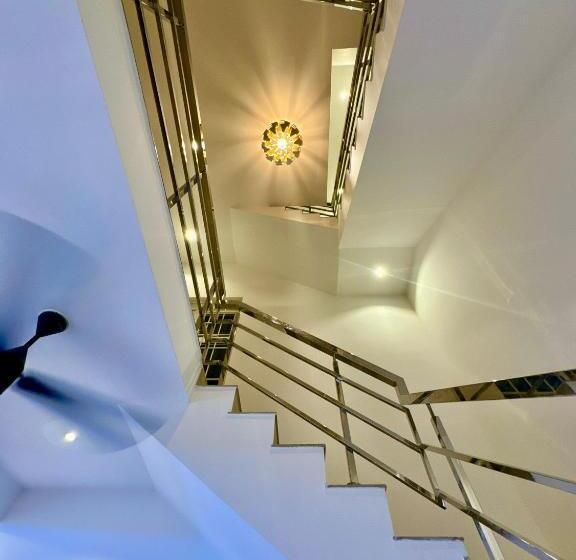 هتل Lavish Homestay