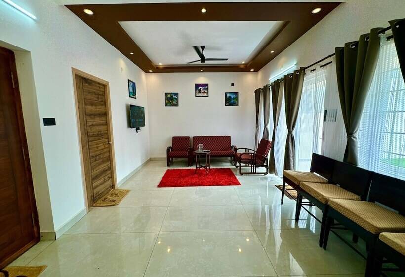 هتل Lavish Homestay