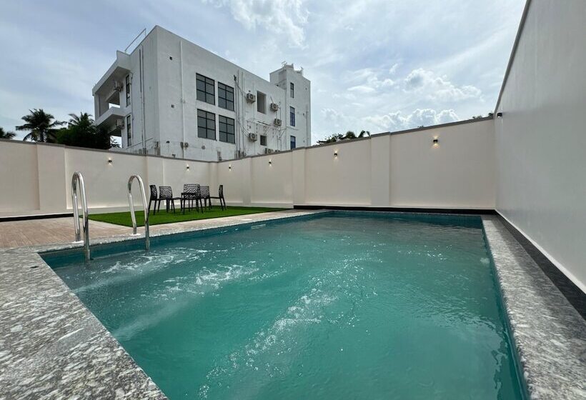 هتل Lavish Homestay