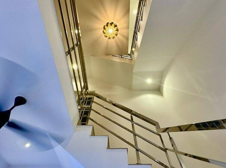 هتل Lavish Homestay