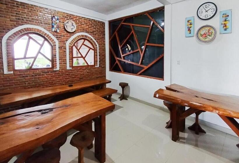 هتل Reddoorz At Jalan Ujung Sampun Berastagi