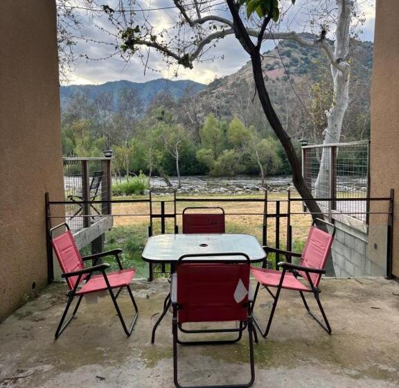 هتل Sequoia River Front Cabins