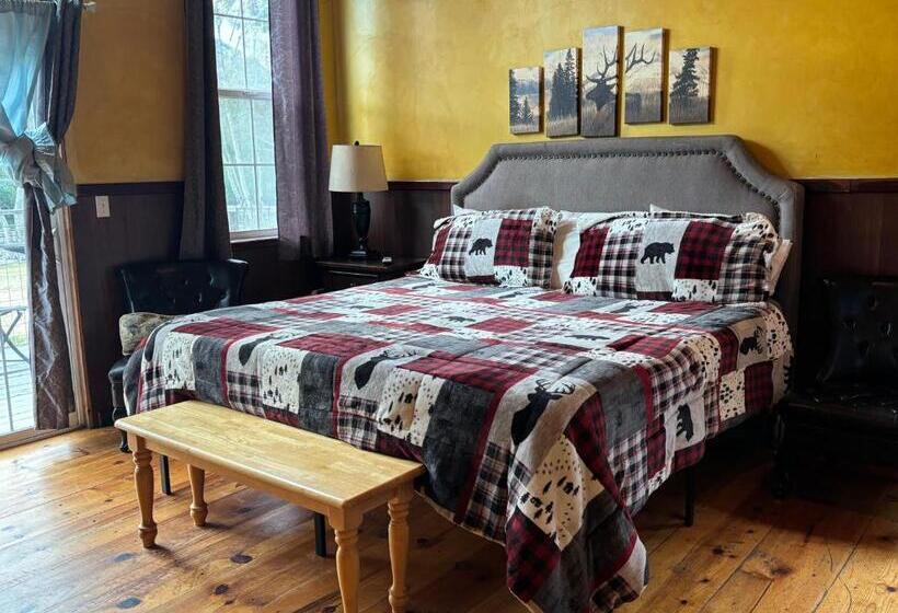 هتل Sequoia River Front Cabins