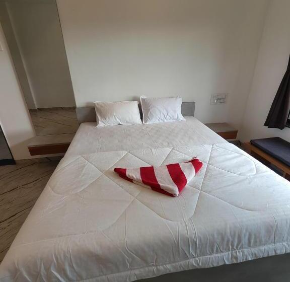 호텔 Shri Resort & Lodging