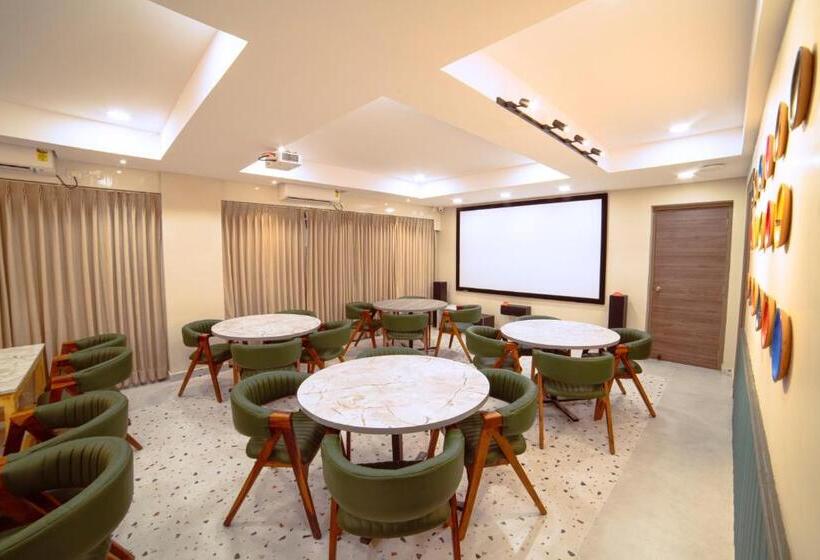 Oviya Hotels