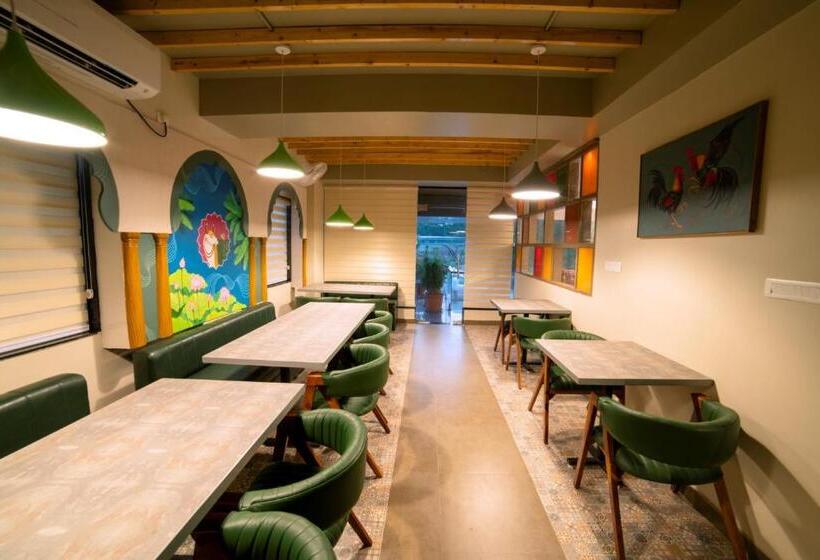 Oviya Hotels