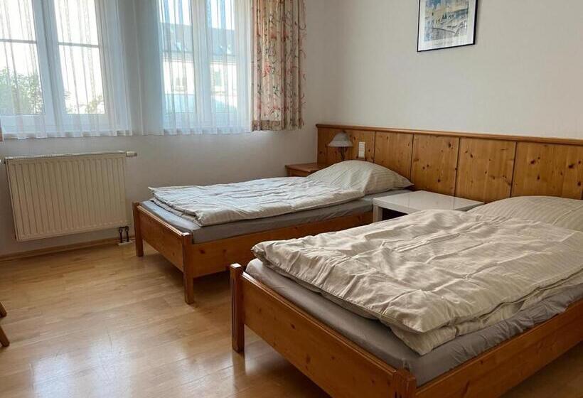 פנסיון Apoli24