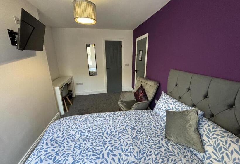 پانسیون Ensuite Rooms Serviced Accommodation Close To Bae