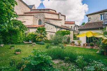 پانسیون Le Prieuré Sainte Croix