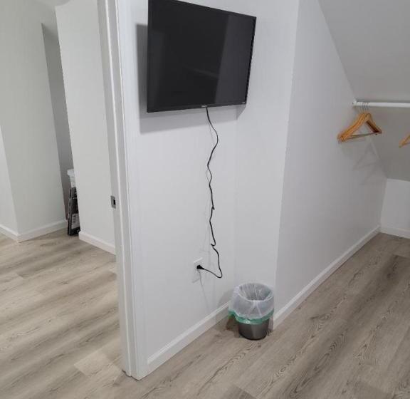 ペンション The Upper Room At Fuller Ave, Euclid Oh