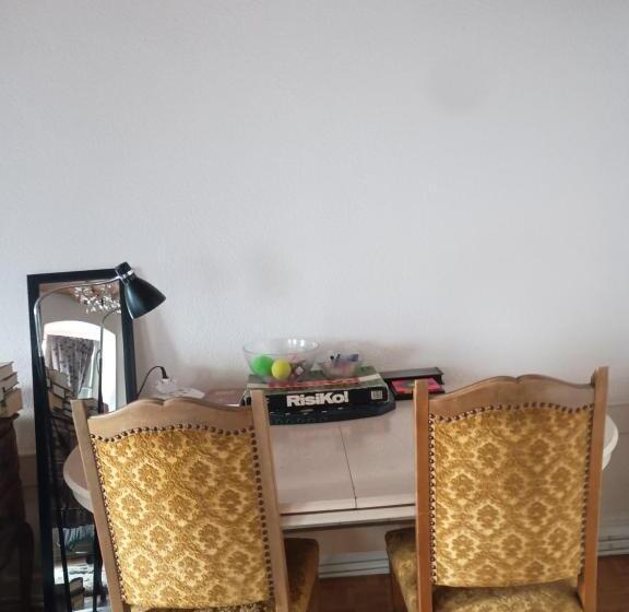 호스텔 Bed In Shared Vintage Room, Old Town, Kitchen ,no Net