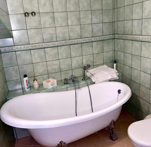 تختخواب و صبحانه Bianca Di Navarra House