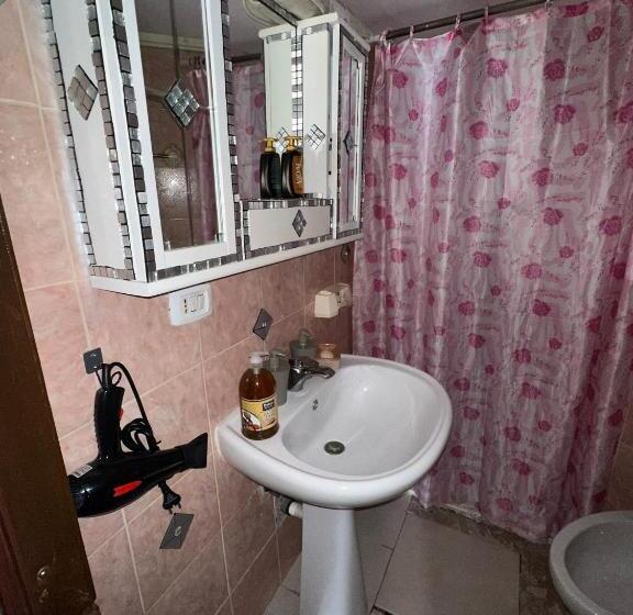 تختخواب و صبحانه Riva