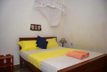 تختخواب و صبحانه Senu Homestay