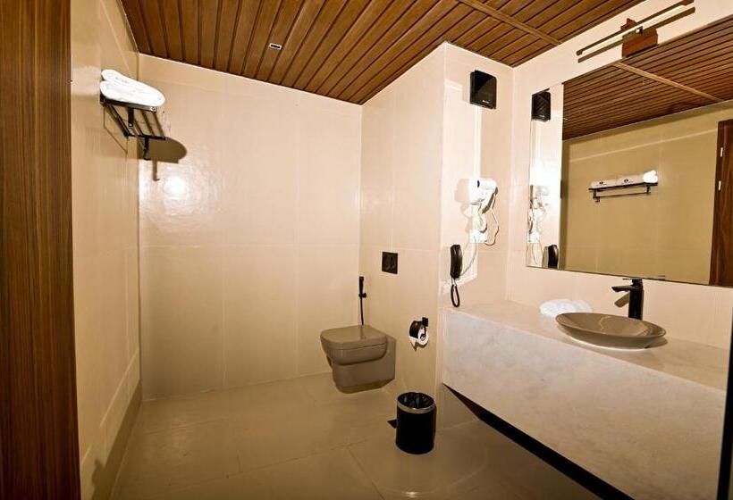 リゾートホテル Sandesh Water Edge Kabini