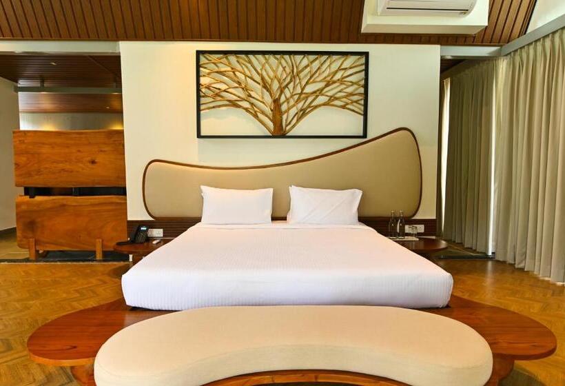 リゾートホテル Sandesh Water Edge Kabini