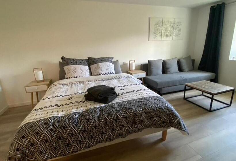 تختخواب و صبحانه Chez Odette Cypres De Provence