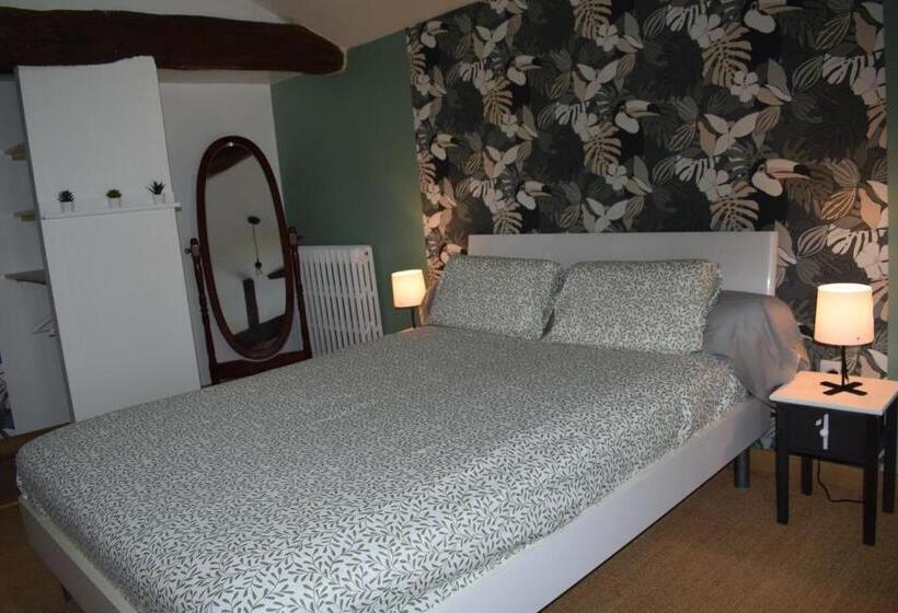 مبيت وإفطار Le Cardoué, Chambres D Hôtes Proche Du Puy Dufou