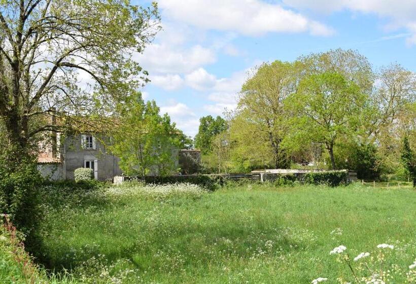 צימר Le Cardoué, Chambres D Hôtes Proche Du Puy Dufou