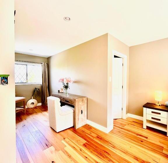 تختخواب و صبحانه Oceanside Manor   Fancy Room   Golf Course & Beach View