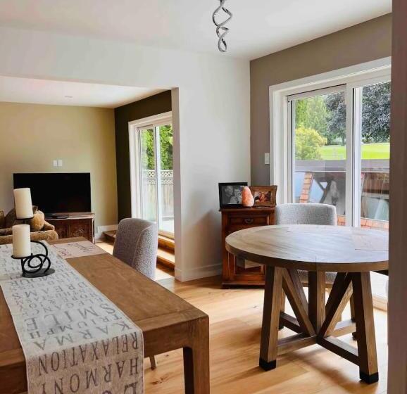 تختخواب و صبحانه Oceanside Manor   Fancy Room   Golf Course & Beach View