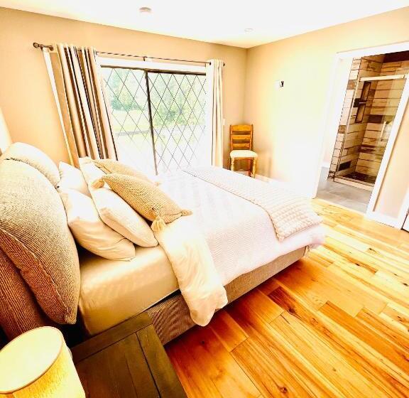 تختخواب و صبحانه Oceanside Manor   Fancy Room   Golf Course & Beach View