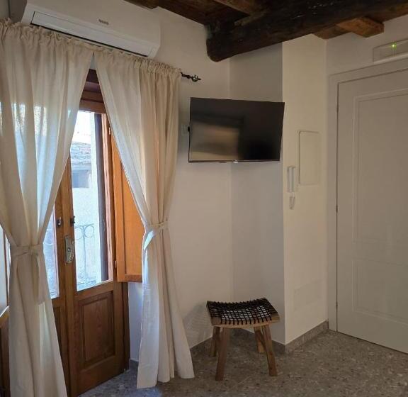 تختخواب و صبحانه Pavone Guesthouse