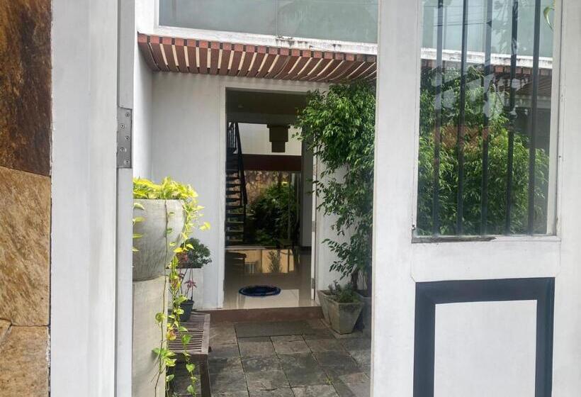 住宿加早餐  Priyajeewaka Luxury Resort & Nursing Care