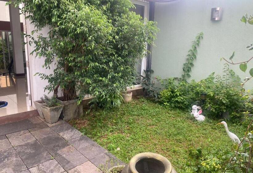住宿加早餐  Priyajeewaka Luxury Resort & Nursing Care