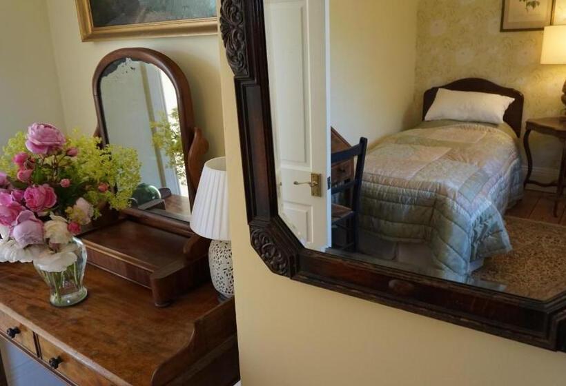 مبيت وإفطار West Compton Manor