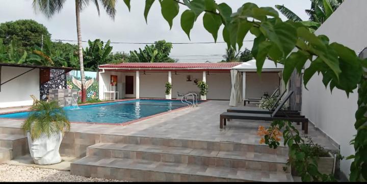 هتل Villa J Leticia