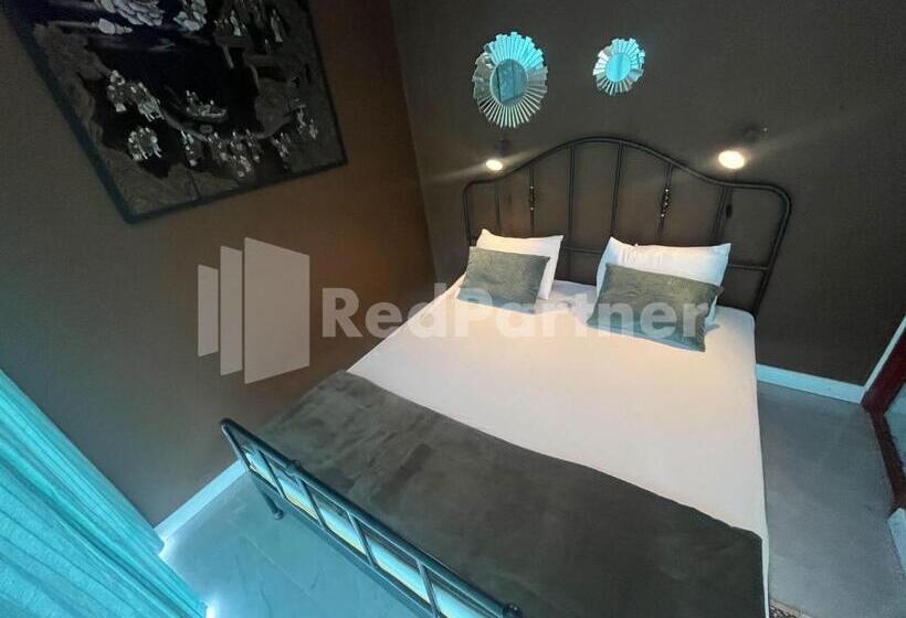 ホテル Villa Layar Selorejo Redpartner