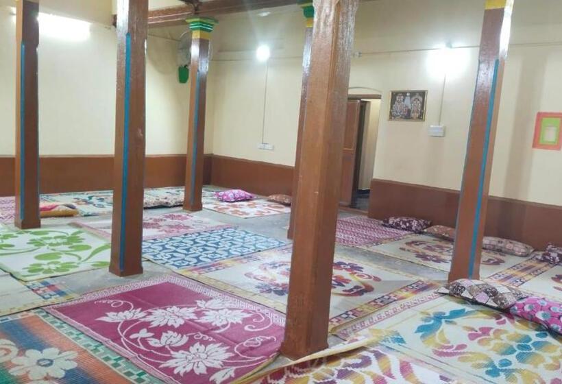 פנסיון Murugan Guest House