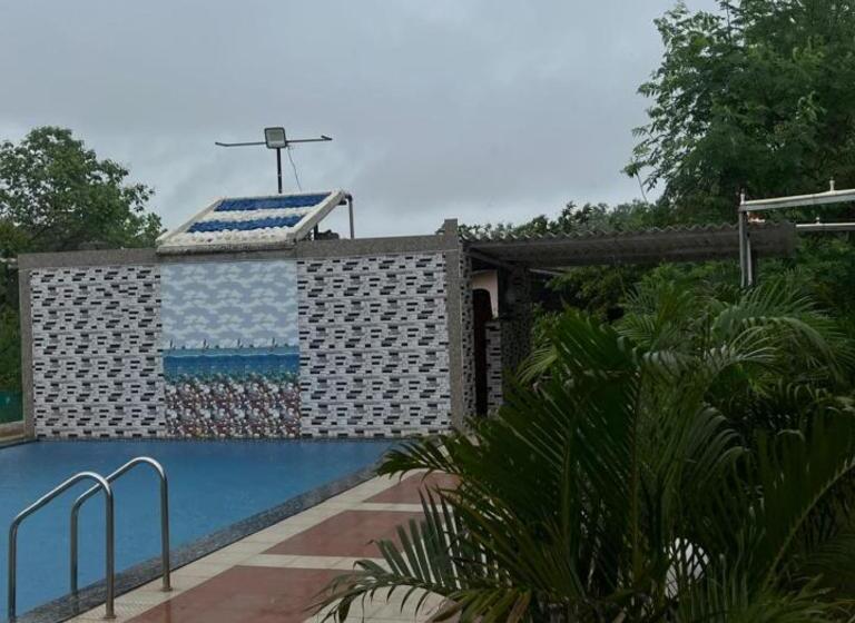 リゾートホテル Komal Farm House Karjat