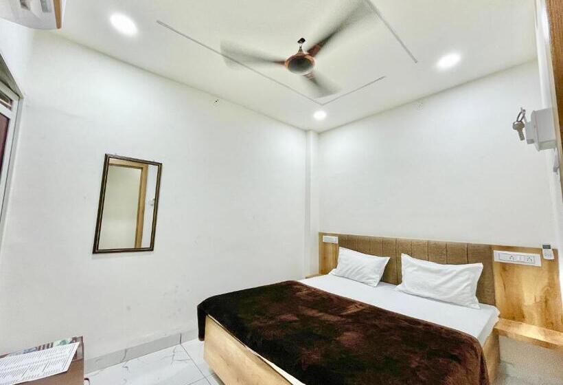 هتل Sv Palace ! Ujjain ! होटल एसवी पैलेस ஹோட்டல் Sv பேலஸ் హోటల్ Sv ప్యాలెస్ Fully Air Conditioned