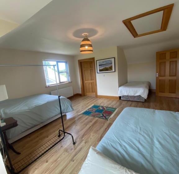 مبيت وإفطار Winki Waves   Surf Lodge And School