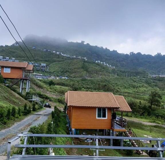 هتل Baan Phak Plaithang At Phu Thap Buek