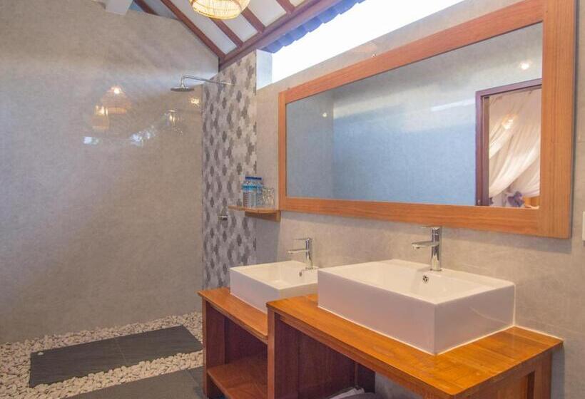 هتل Coco Breeze Spa