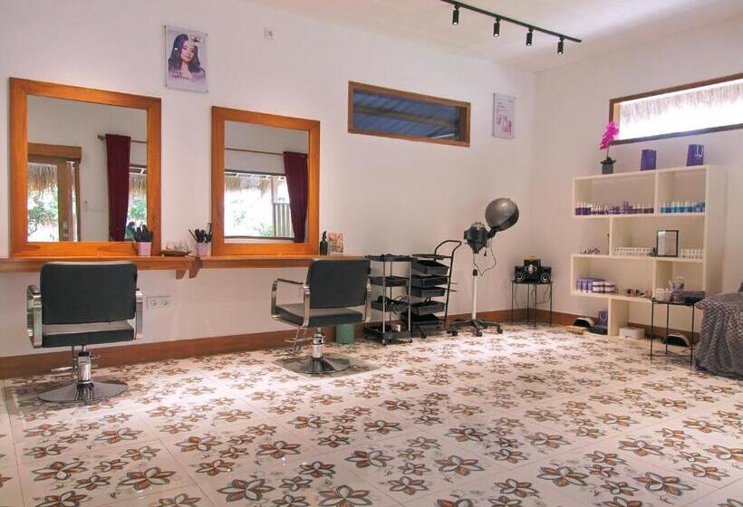 هتل Coco Breeze Spa