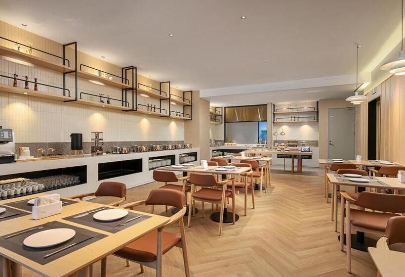 هتل Country Inn & Suite By Radisson, Guangzhou Railway Station Xiaobei