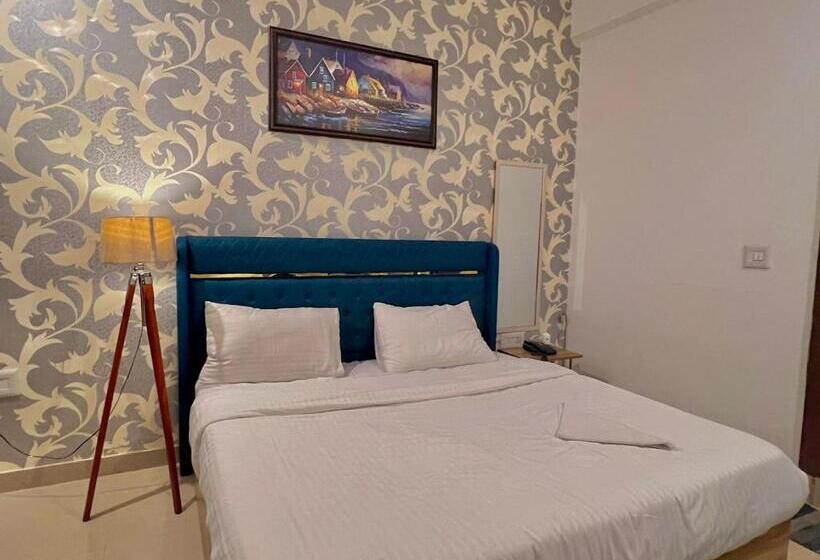 Отель Letstay Business Suite