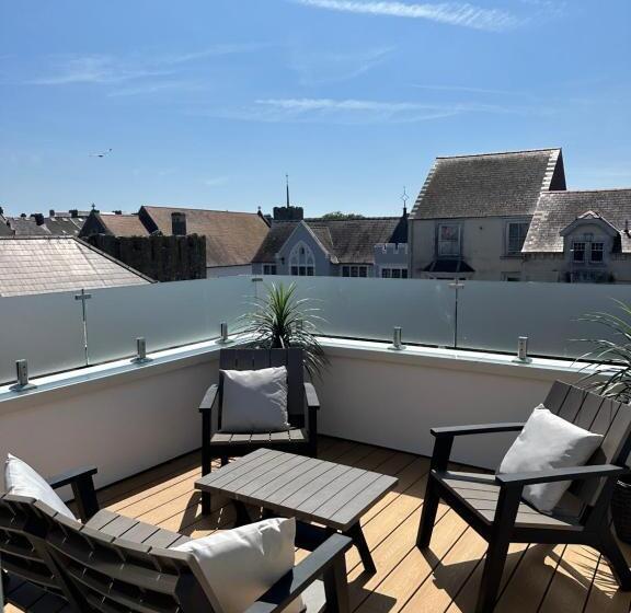 בית מלון כפרי The Town Crier, Tenby