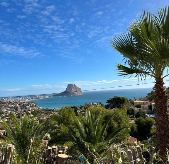 پانسیون Amazing View Villa