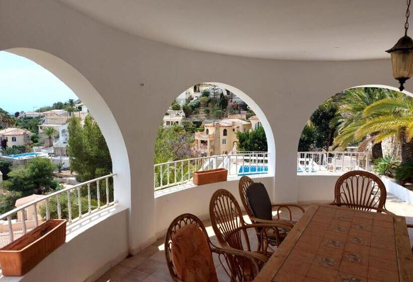 پانسیون Amazing View Villa