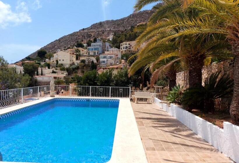 پانسیون Amazing View Villa